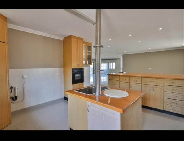 6 BEDROOM HOUSE FOR SALE IN ATHLONE PARK